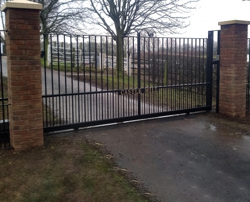 Bury Design Sliding Gate - Bedford