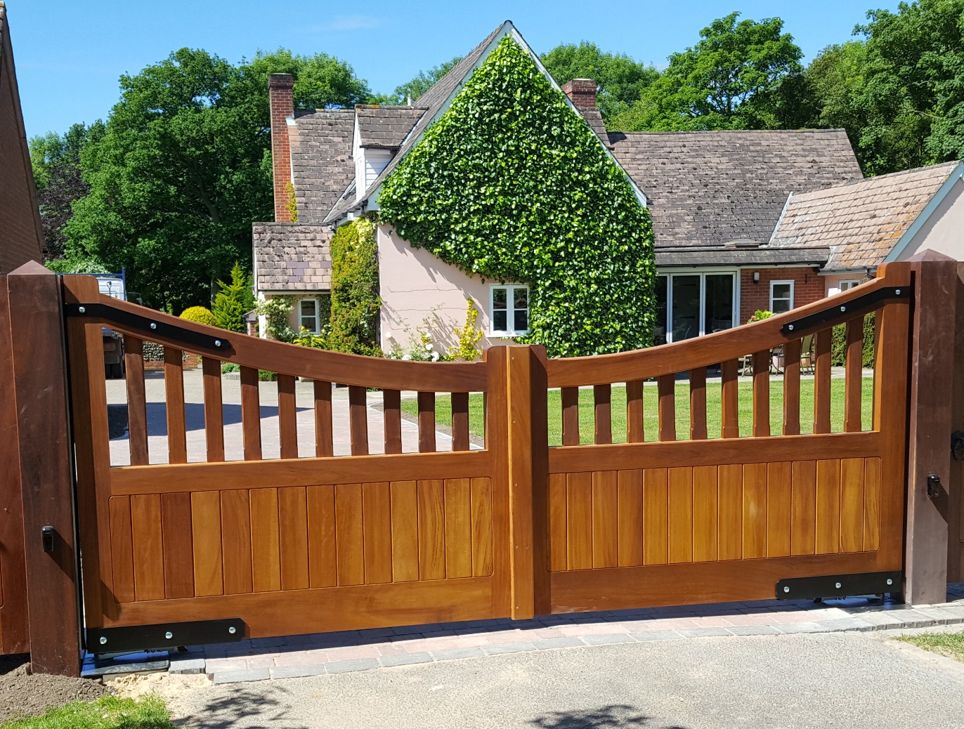 Automatic Gates in Newmarket