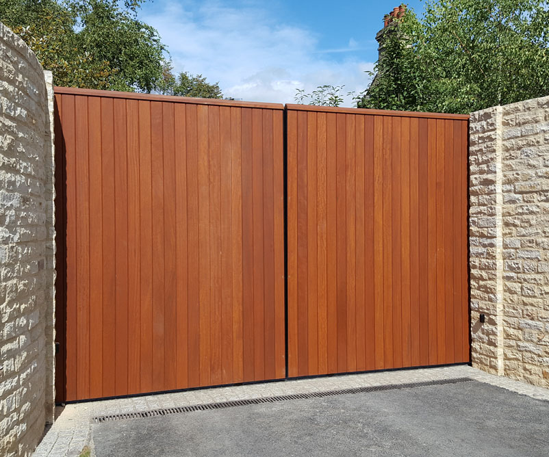 Automatic Bi-Parting Sliding Gate - August 2016 Cambridge