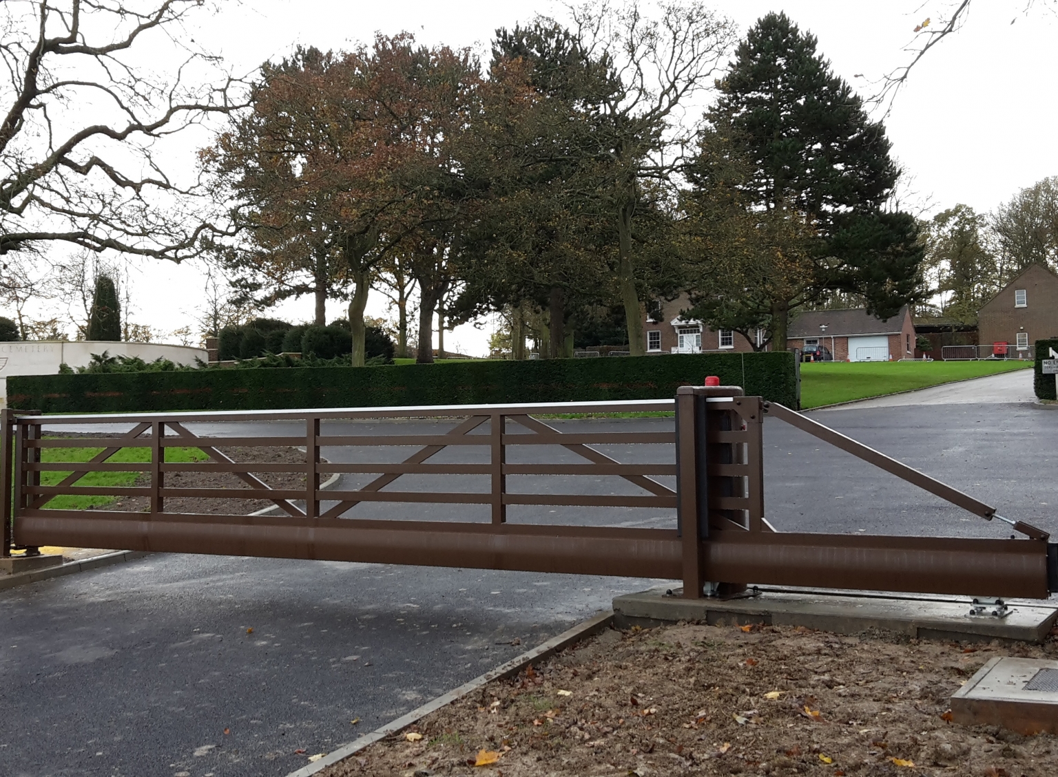 Aluminium Five Bar Cantilever Sliding Gate November 2015 Cambridge