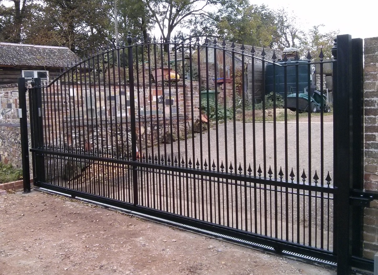 Abington Design Sliding Gate - October 2014 Ikleton Cambridgeshire